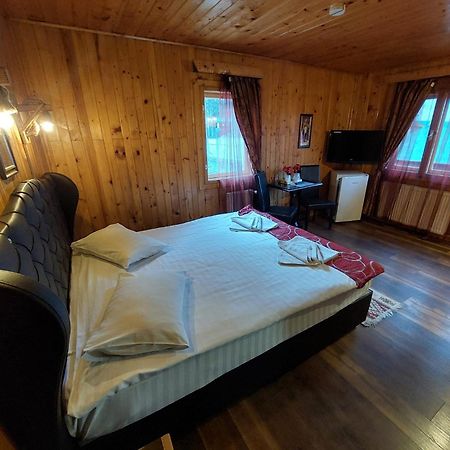 La Cristina Hotel Sinaia Bagian luar foto