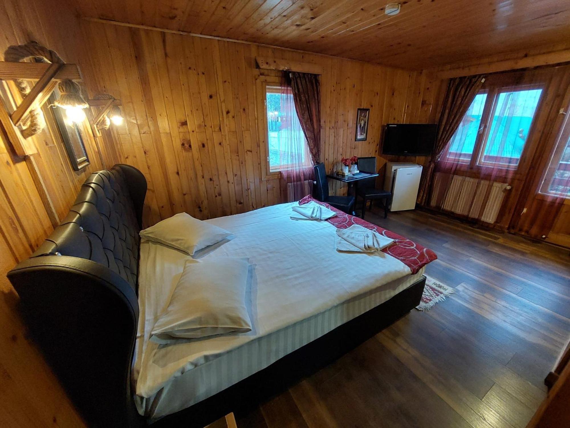 La Cristina Hotel Sinaia Bagian luar foto