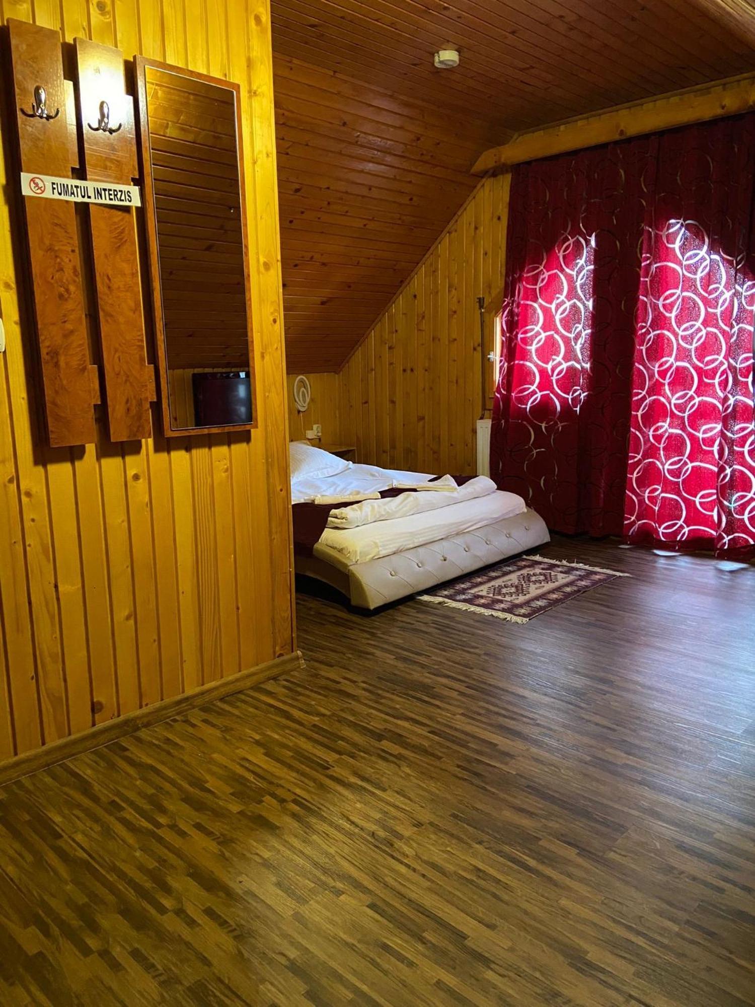 La Cristina Hotel Sinaia Bagian luar foto